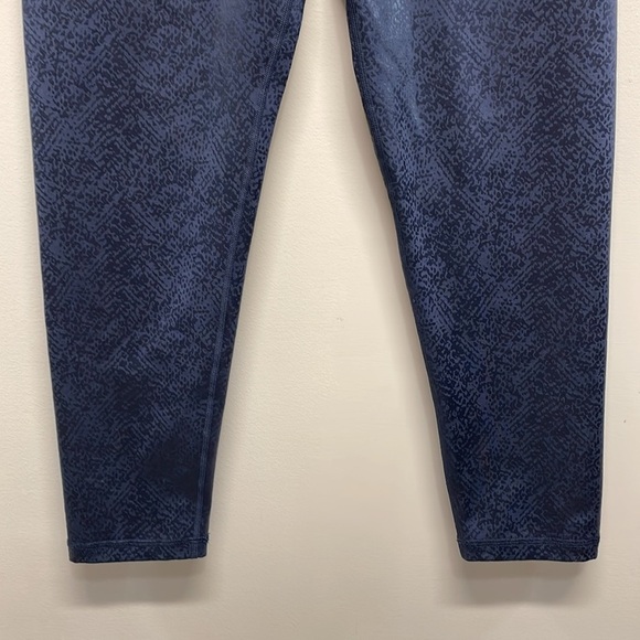 NWOT Offline By Aerie The Hugger High Waisted Crackle Leggings Navy Blue XL - Picture 3 of 15
